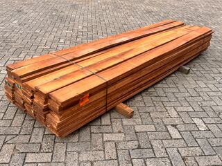 Ca. 57x Iroko Planken Fijnbezaagd, 27x155mm, Lengte 320cm
